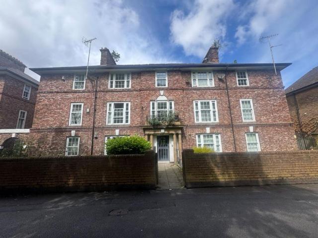 Flat for sale in Stoneycroft, Calderstones