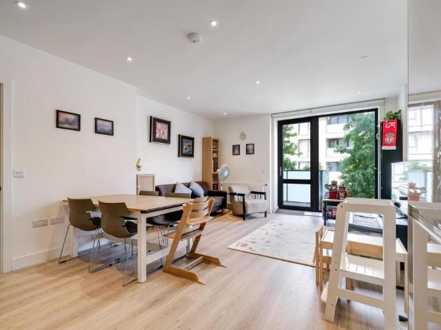 Flat for sale in Blackwall, Greater London