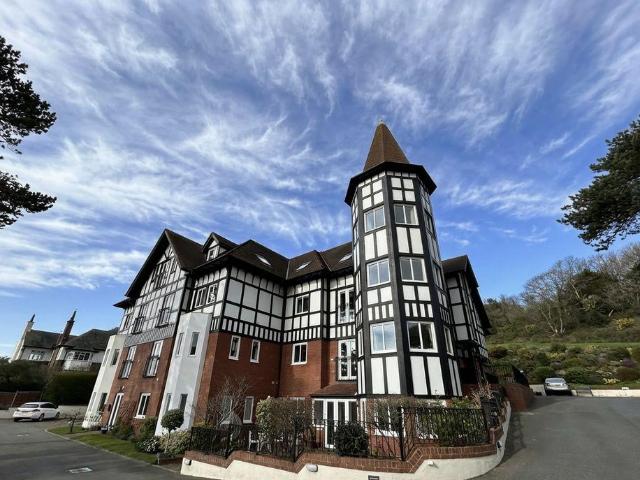 Flat for sale in Craigside, Wales