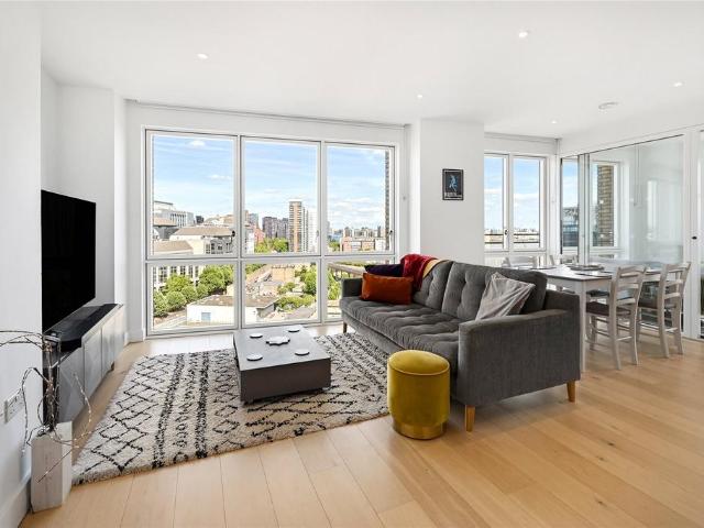 Flat for sale in Blackwall, Greater London