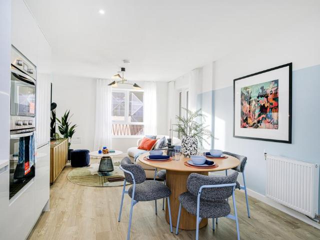 Flat for sale in London Borough of Hounslow, Greater London
