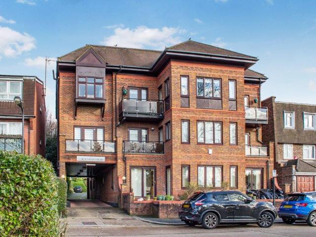 Flat for sale in Little Stanmore, Greater London