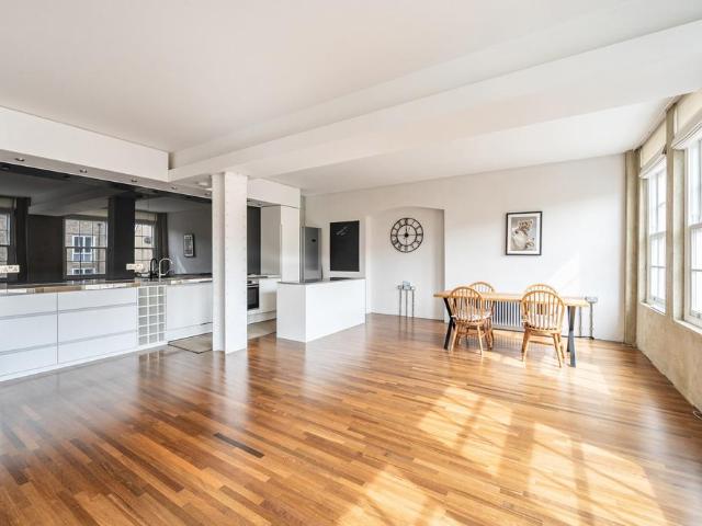 Flat for sale in Walworth, Greater London