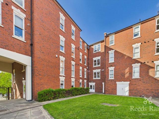 Flat for sale in Chinatown, Calderstones