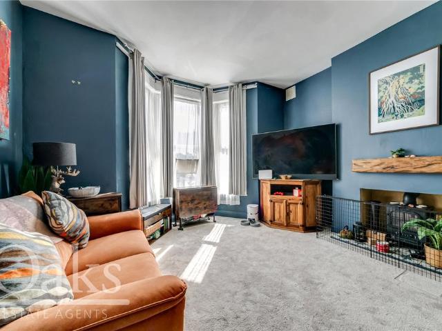 Flat for sale in London Borough of Croydon, Isle Of Man