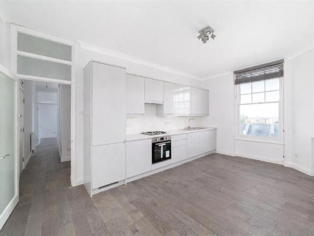 Flat for sale in West Hampstead, Greater London