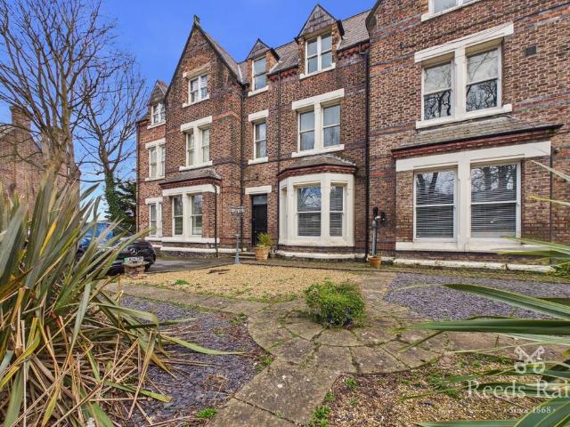 Flat for sale in Calderstones