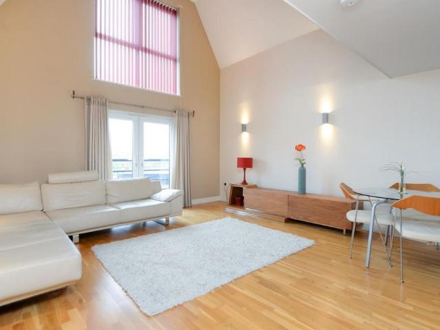 Flat for sale in Ringlestone, Midway