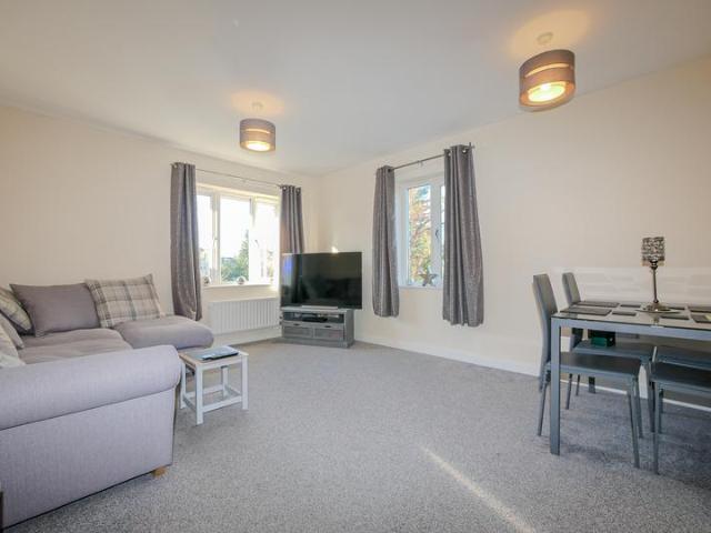 Flat for sale in Highcroft, Berrick Salome