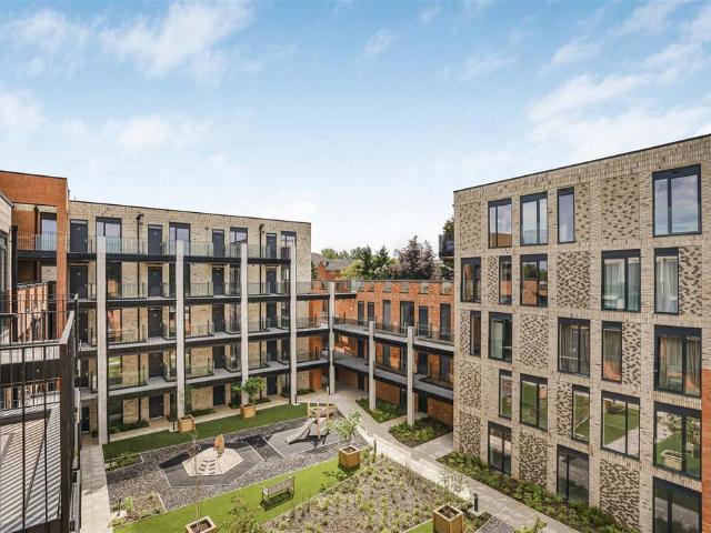 Flat for sale in St Albans, Five Acres