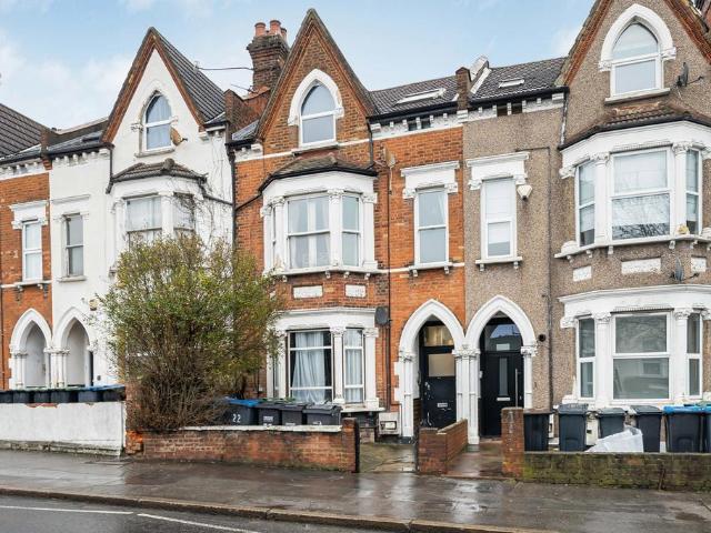 Flat for sale in London Borough of Croydon, South Norwood