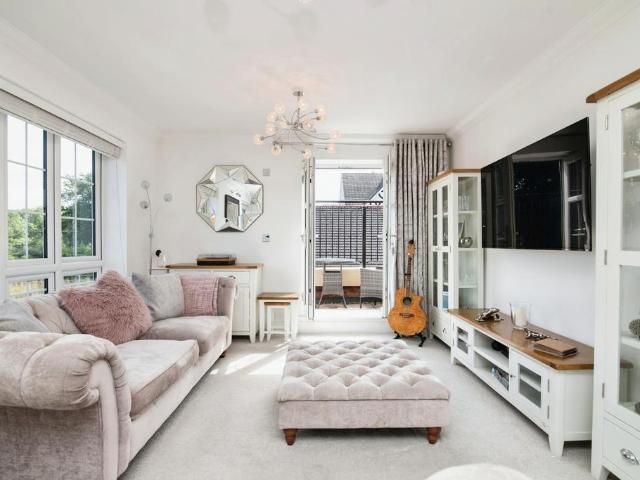 Flat for sale in Bromsgrove, Worcestershire