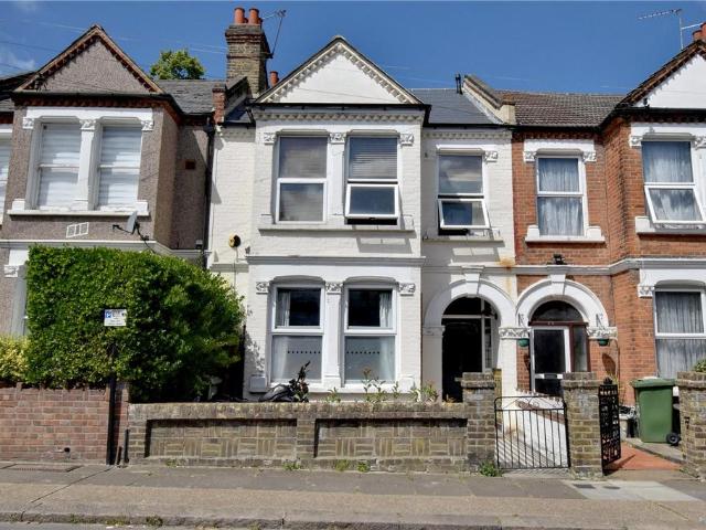 Flat for sale in London Borough of Lewisham, Ladywell