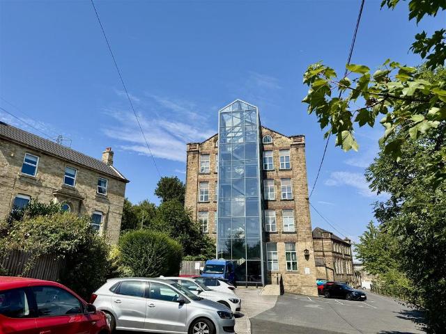 Flat for sale in Bradley, West Yorkshire