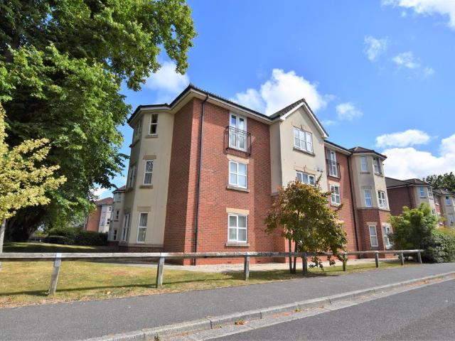 Flat for sale in Overchurch Hill, Moreton