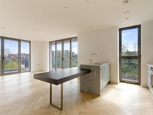 Flat for sale in West Hampstead, Greater London