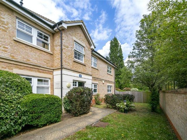 Flat for sale in Hampton, Greater London
