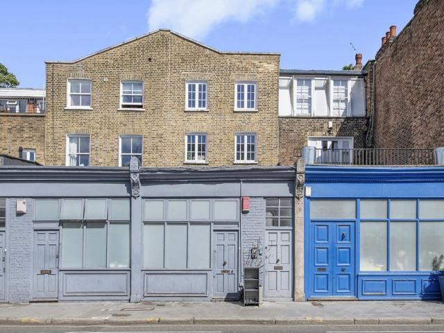 Flat for sale in Highbury, Greater London