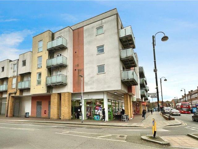 Flat for sale in Yiewsley, Greater London