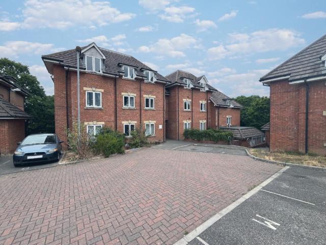 Flat for sale in Alderney, Poole