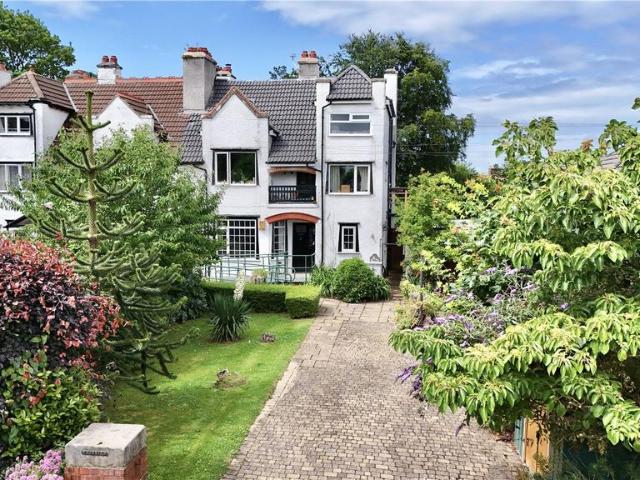 Flat for sale in Grange, West Kirby