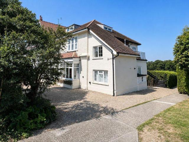 Flat for sale in Ash, Kent