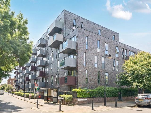 Flat for sale in Ocean Estate, Stepney
