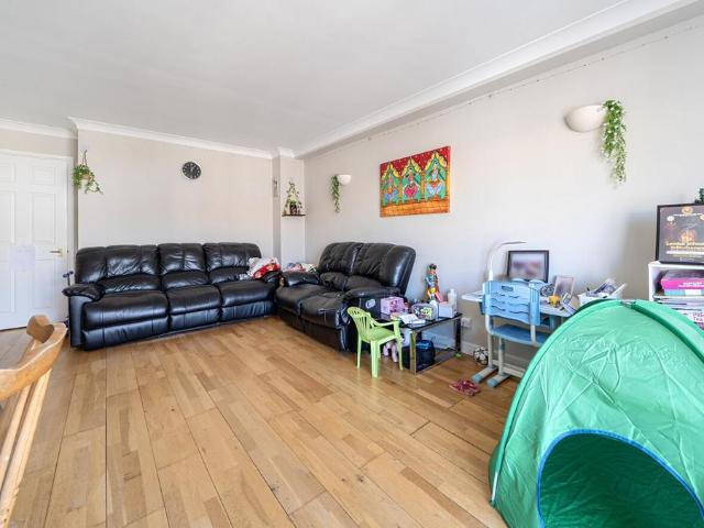 Flat for sale in Roedean