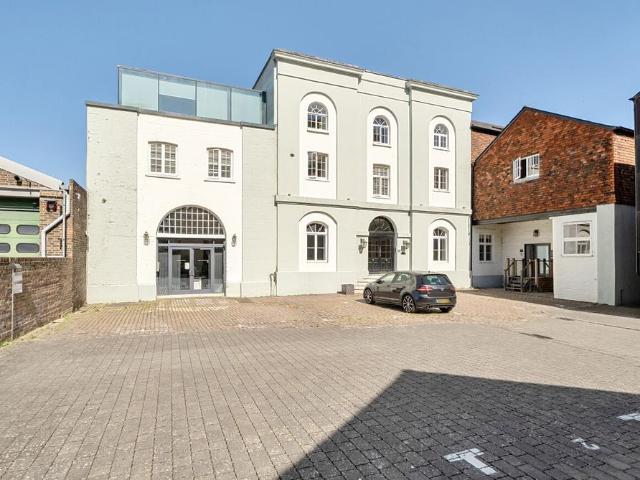 Flat for sale in Lewes, Iford