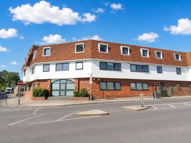 Flat for sale in Hythe, Fordham Heath