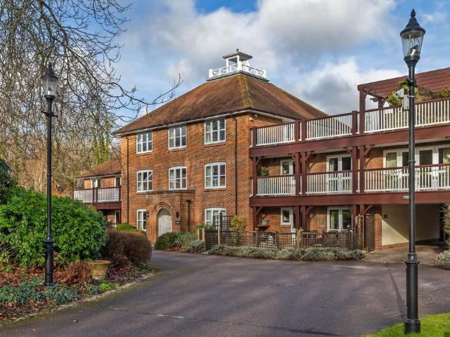 Flat for sale in Weeke, Harestock