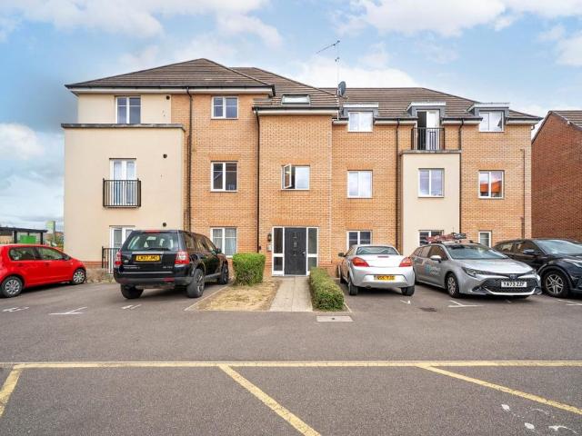 Flat for sale in Leighton-Linslade, Leighton Buzzard