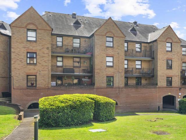 Flat for sale in Duton Hill, Essex
