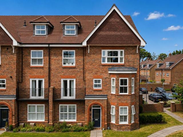 Flat for sale in Blackhills, Surrey