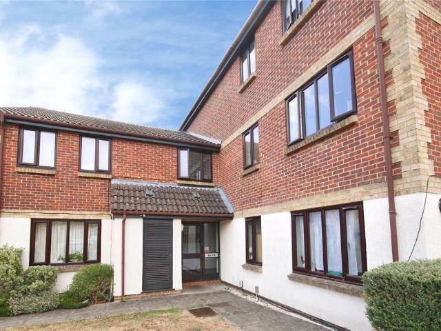 Flat for sale in Winkfield