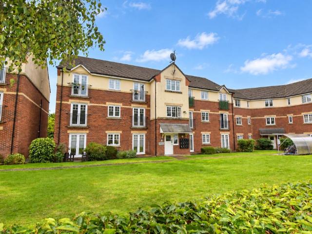 Flat for sale in Urmston, Trafford