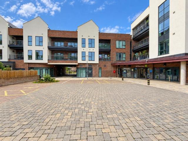 Flat for sale in Woodside Estate, Houghton Regis