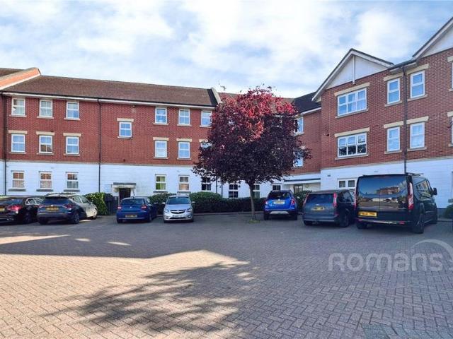 Flat for sale in Aldershot, Hampshire