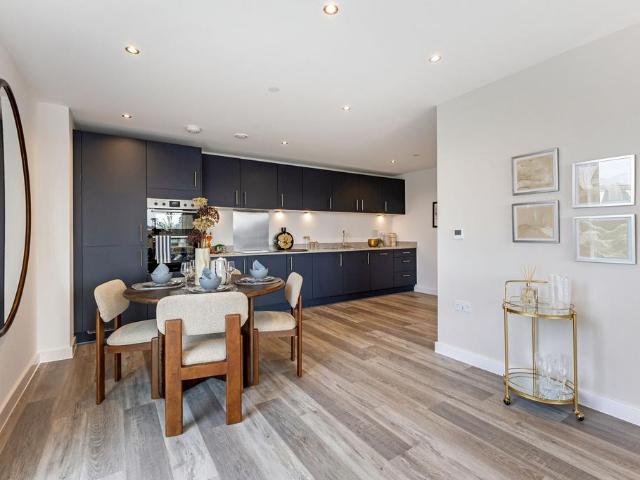 Flat for sale in Hatfield, Fretherne