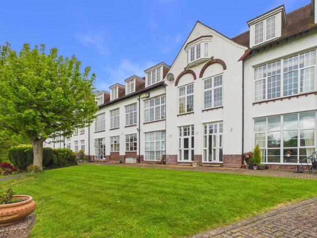 Flat for sale in Bromsgrove, Worcestershire