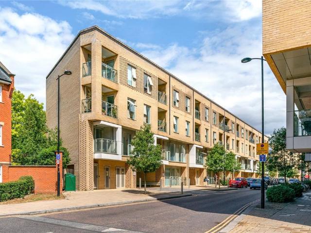 Flat for sale in Arbury, Cambridgeshire