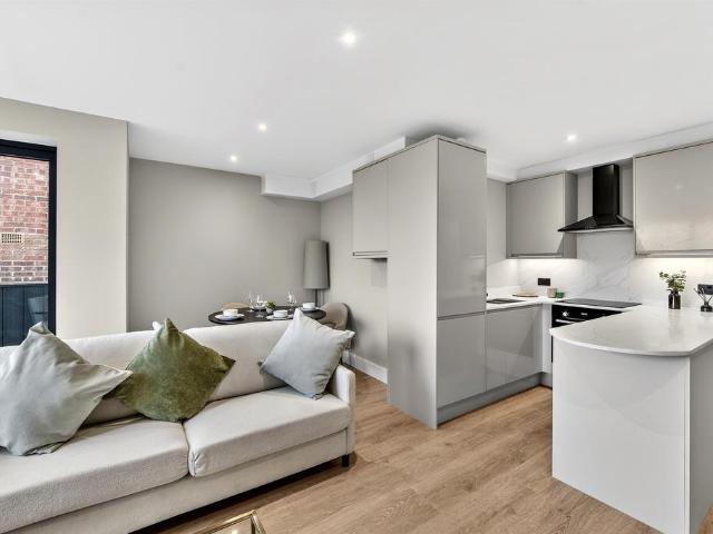 Flat for sale in London Borough of Merton, Merton Park