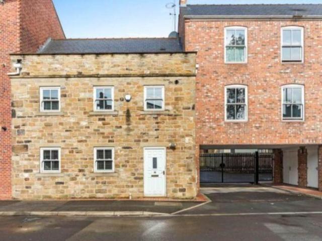 Flat for sale in West Yorkshire