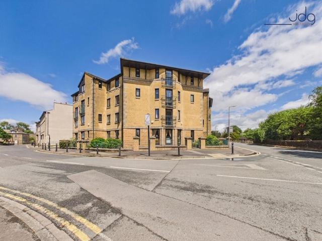 Flat for sale in Greaves, Bare