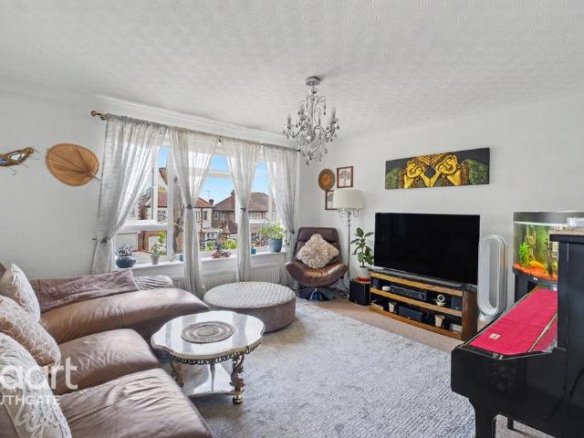 Flat for sale in Southgate, Oakwood