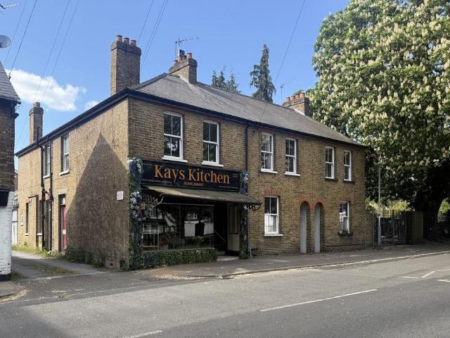 Flat for sale in Yiewsley, Greater London
