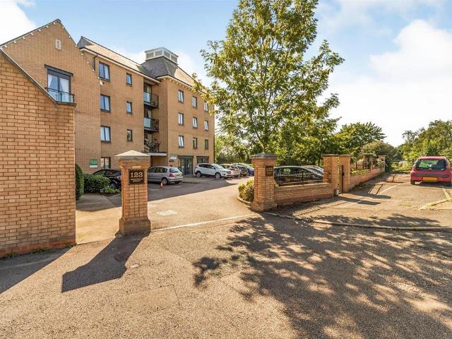 Flat for sale in Biggleswade, Bedfordshire