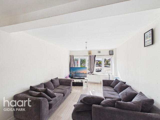 Flat for sale in Collier Row, Greater London