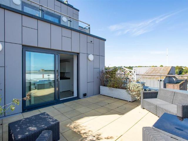 Flat for sale in Goddington, Greater London