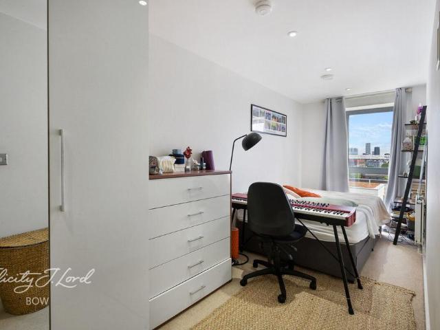 Flat for sale in Old Ford, Bow